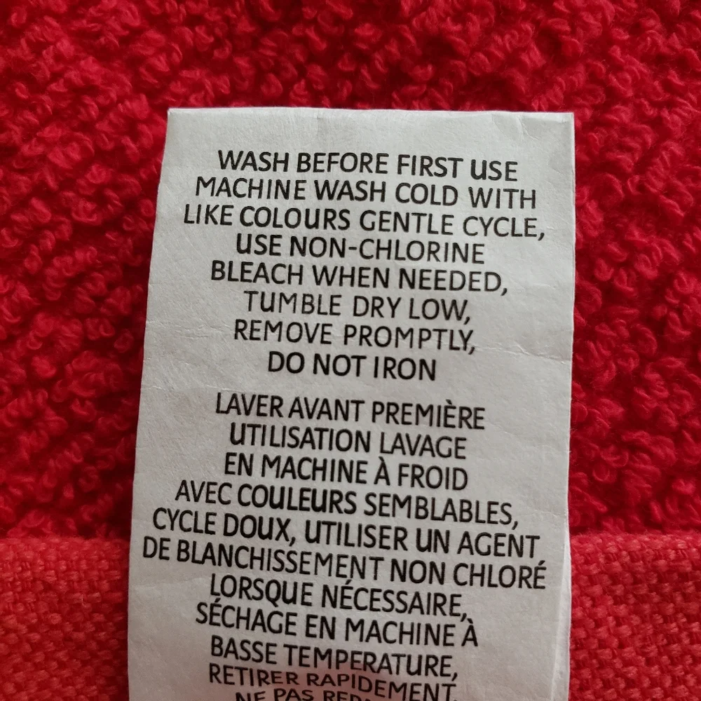 LACOSTE Bath Towels Set of 2 Red 30 x 52 NWT Towel